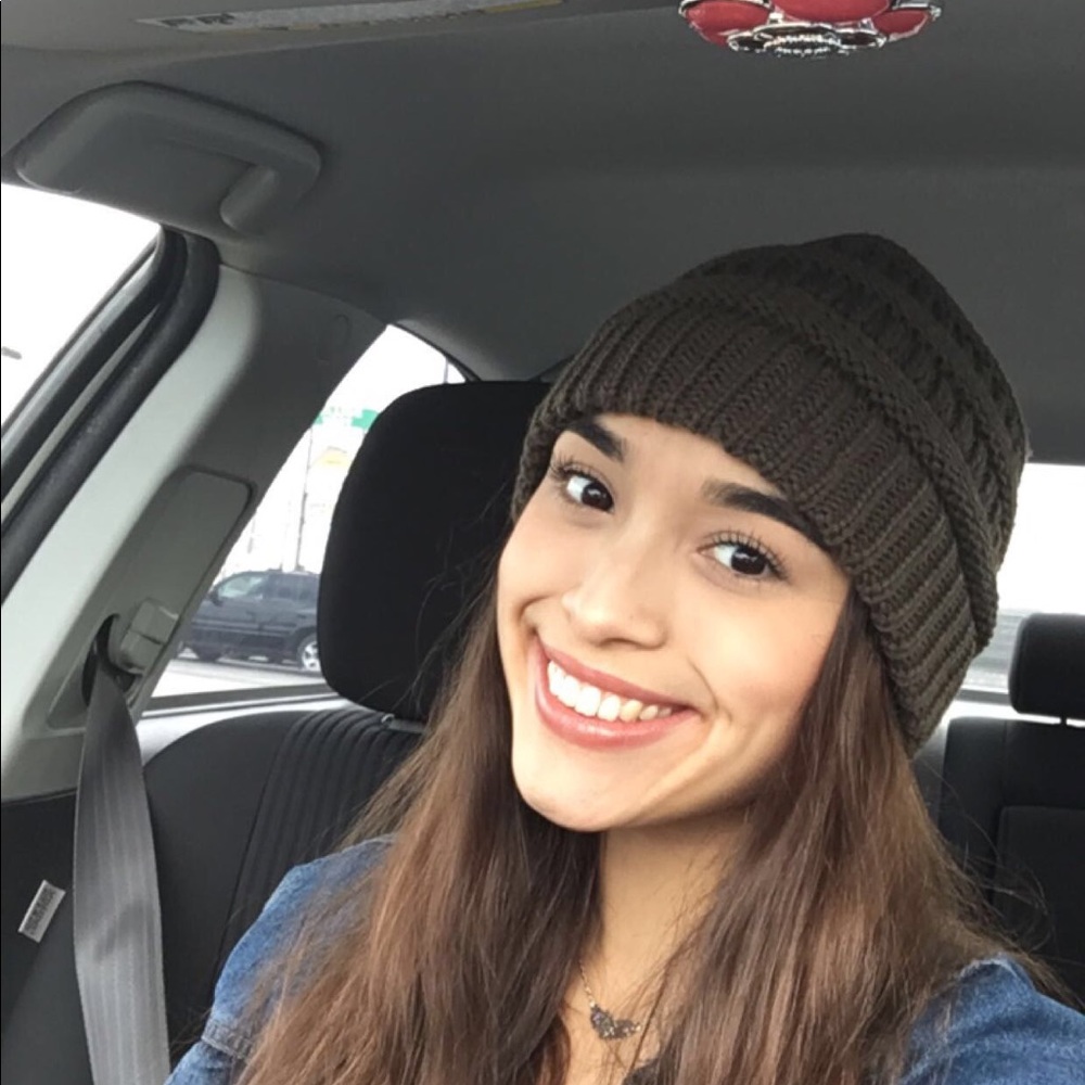 Meet your Posher, Cassandra